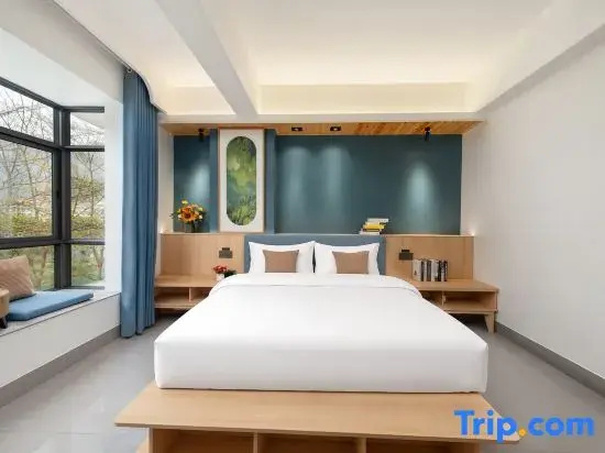Standard Double room with river view (full double bed)