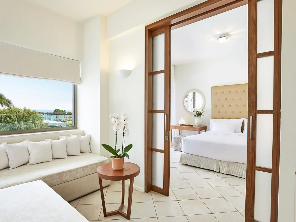 Amirandes, A Resort to Live Room Type - Luxury Family Room with Mountain View