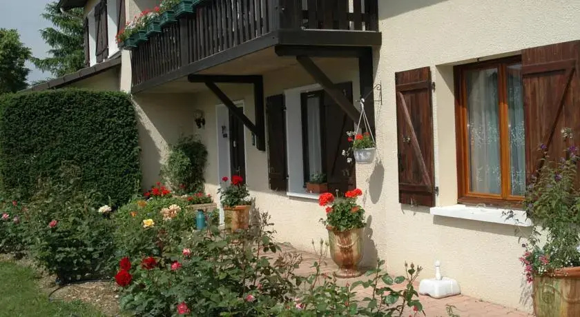 Le Jardin de Roses Dominique Loreau (Adults Only)