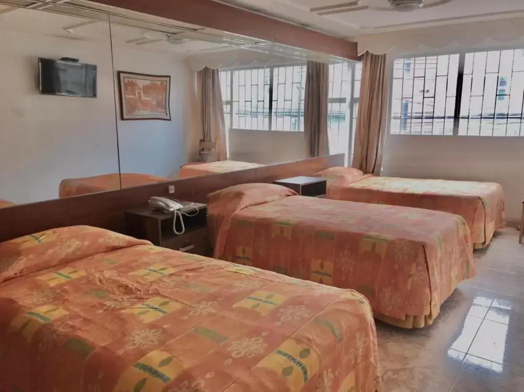 Standard Triple room