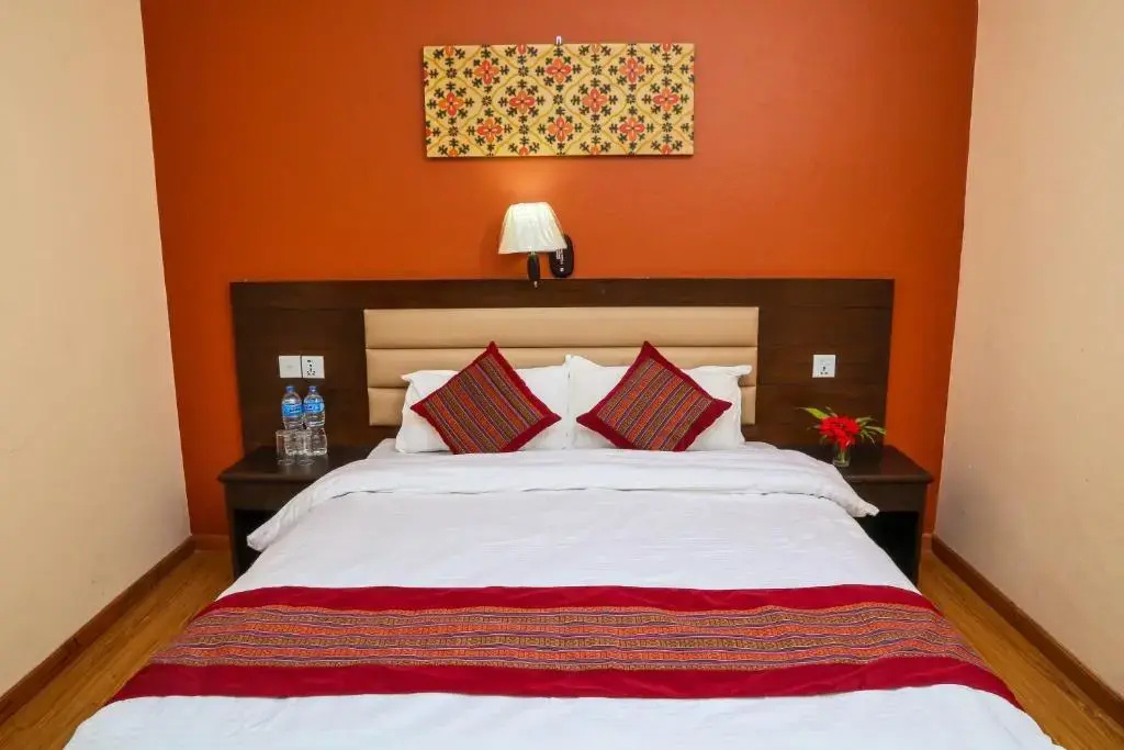 Standard Double room with balcony (full double bed)