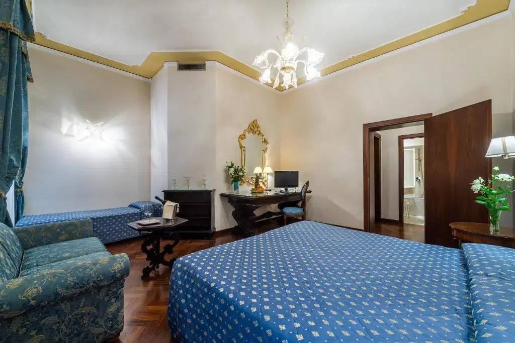 Superior Double room with city view (full double bed)