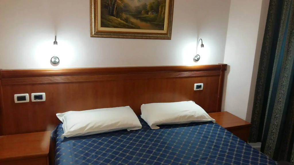 Standard Double room (full double bed)