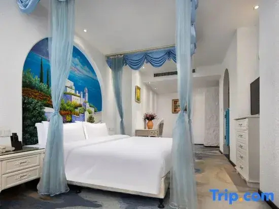 Standard Double room with city view (full double bed)