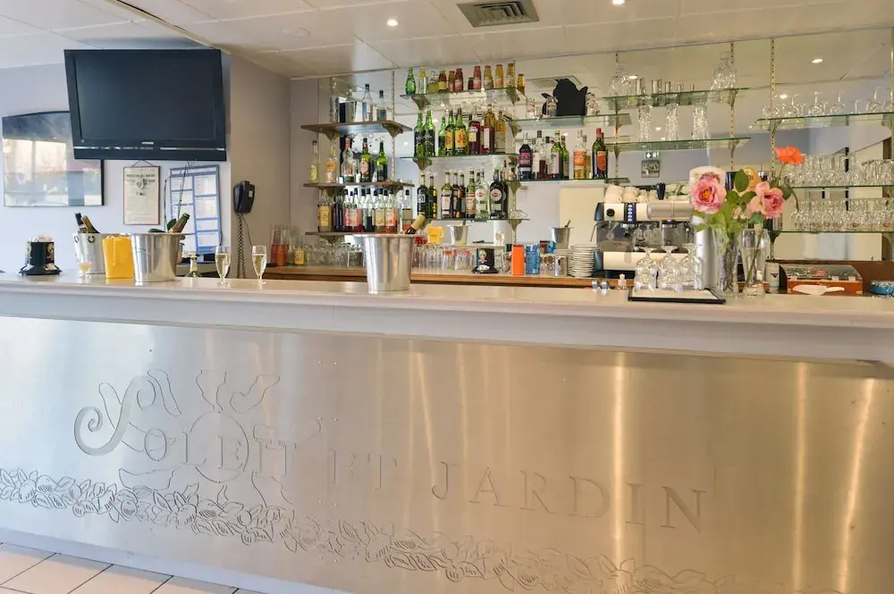 Lobby & Reception