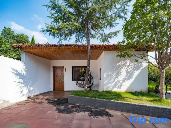 Liantai Xiaozhu Homestay (Lushan Scenic Area Donglin Buddha)
