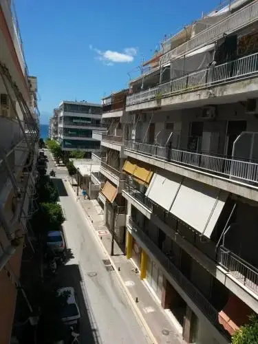 100m From The Beach Cosy Apartment