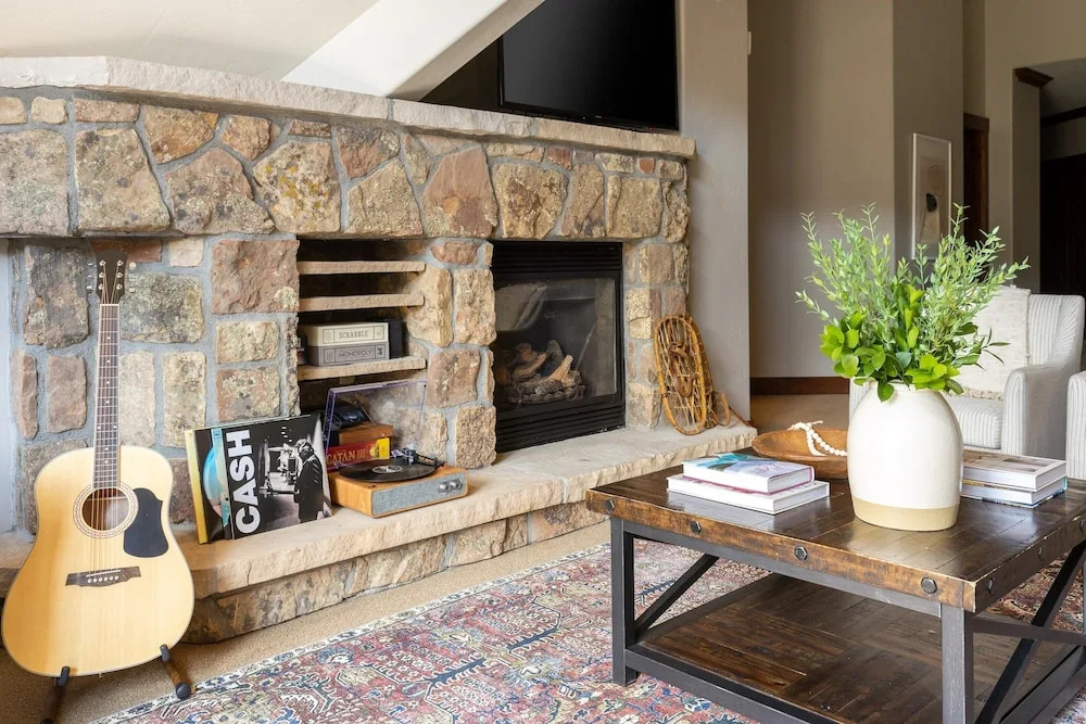 Twin Chutes by Avantstay Beautiful Ski in Ski out Condo w/ Access to Hot Tub & Gym
