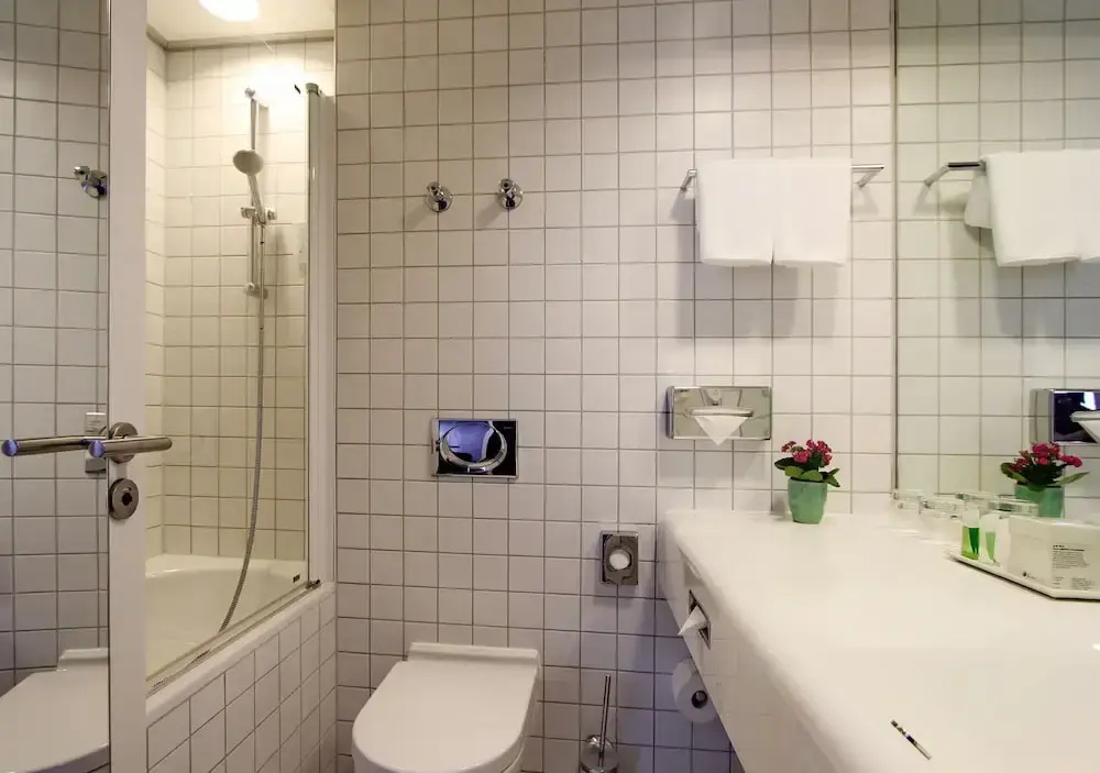 Business Double Suite (full double bed)
