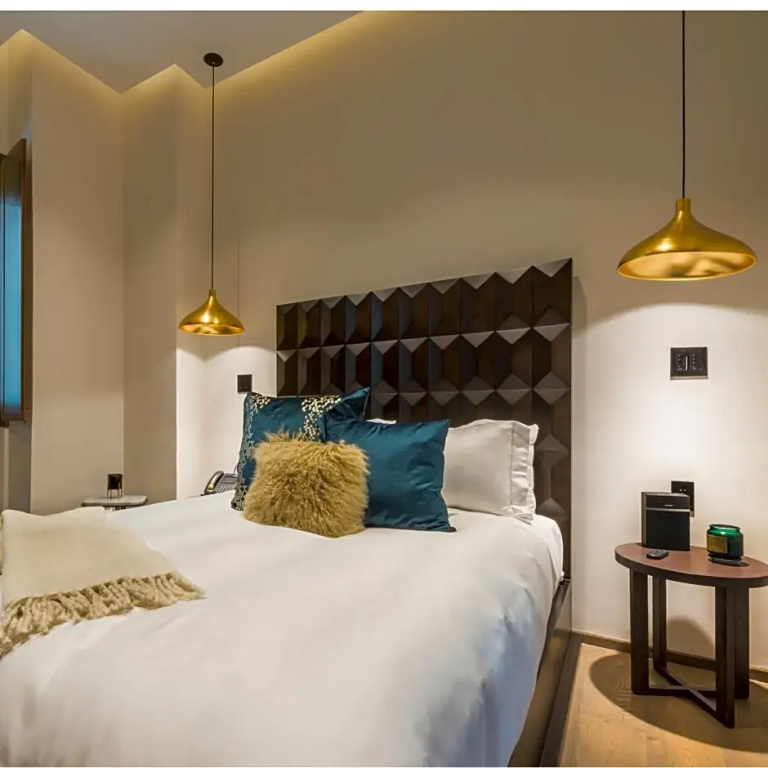 Standard Double room with balcony (full double bed)