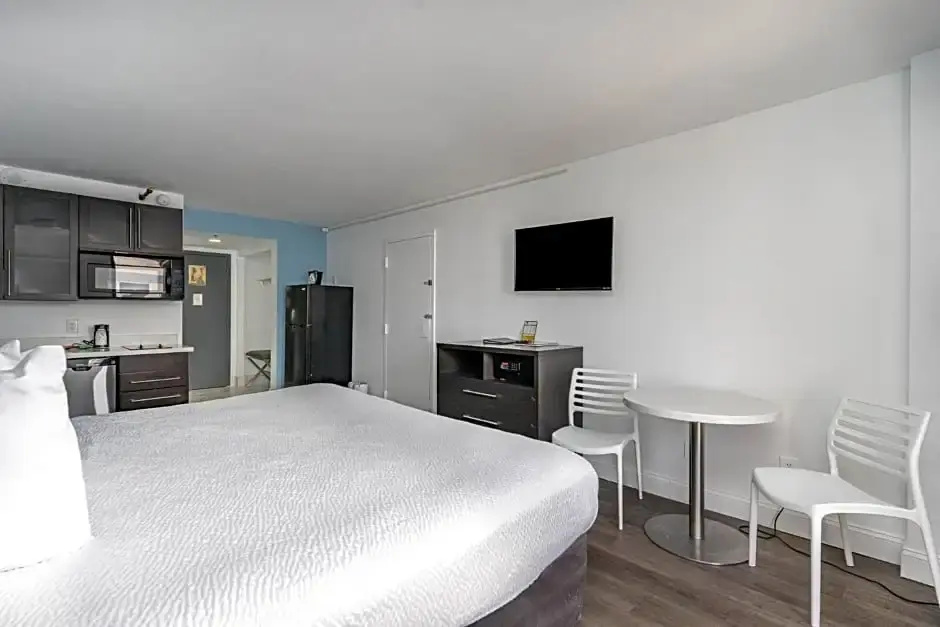 Standard Double room with ocean view (full double bed)