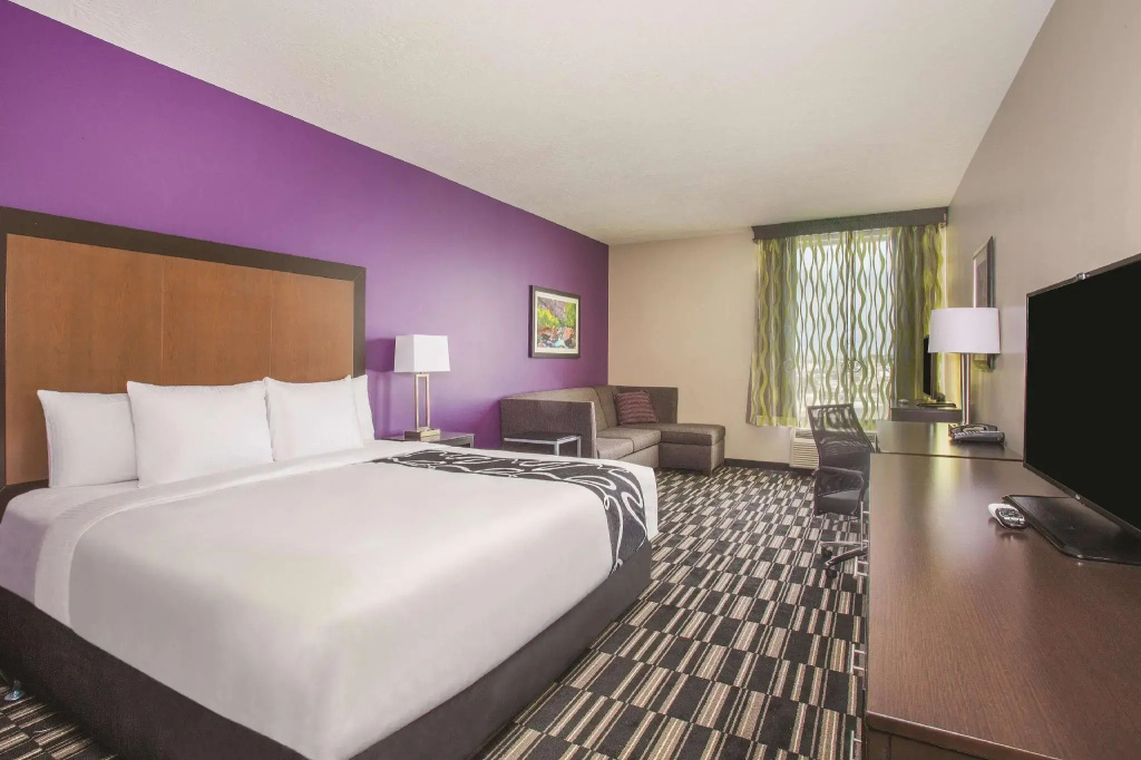 Deluxe Double room (full double bed)