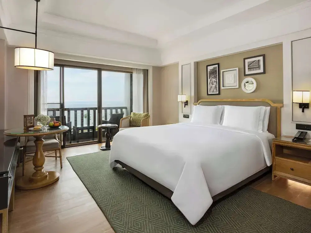 Standard Double Club room with balcony (full double bed)