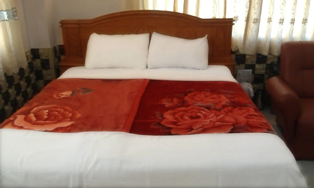 Standard Double room (full double bed)