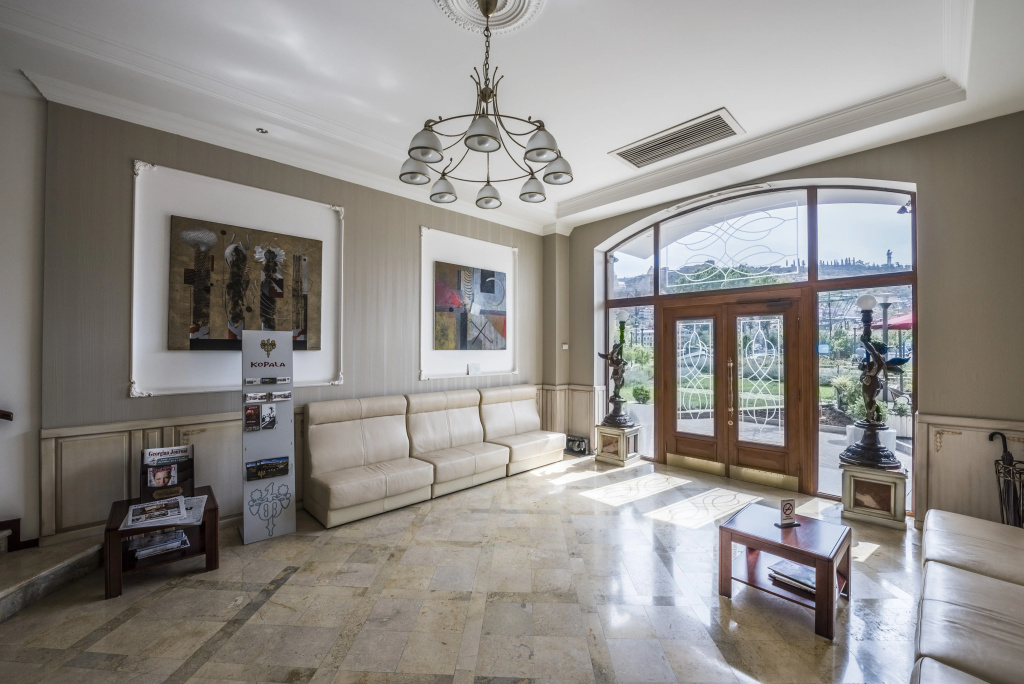 Lobby & Reception