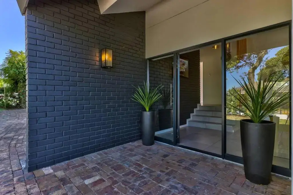 Family Home, WiFi, Patio, Secure Parking