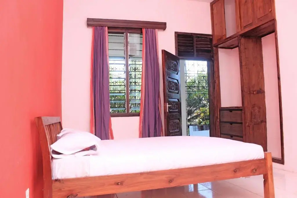 Deluxe Double room (full double bed)