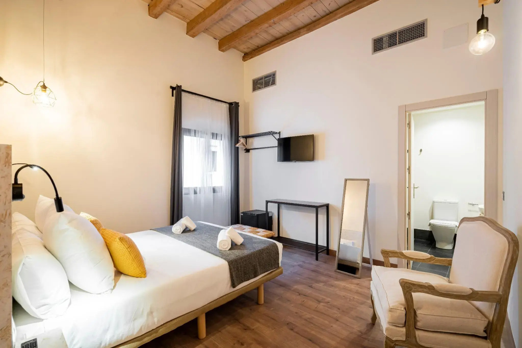 Double Suite (full double bed)
