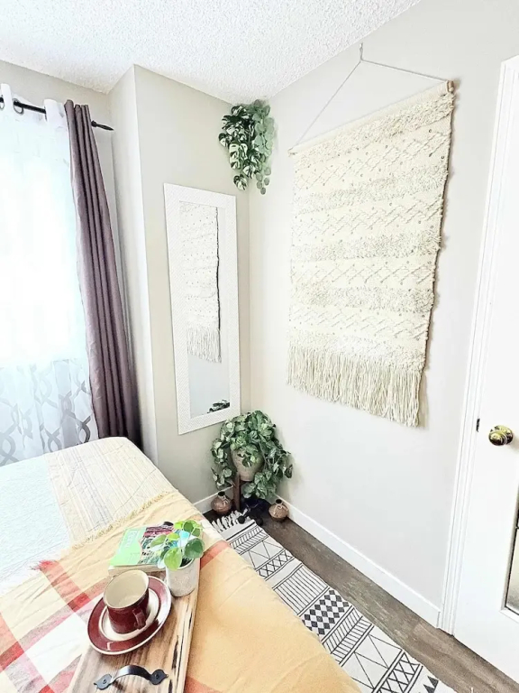Stylish Downtown Condo near Rogers Place | Parking, Gym, Balcony & Kitchen - фото 6