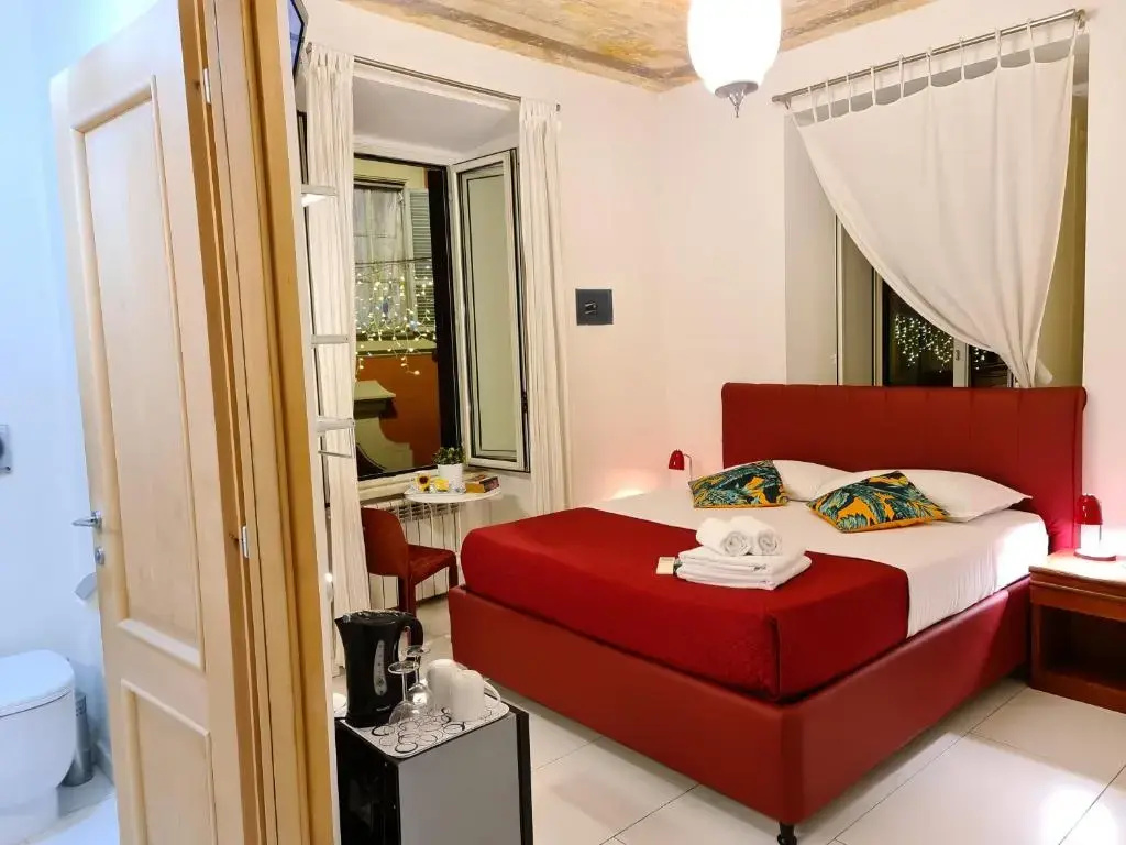 Deluxe Double room (full double bed)