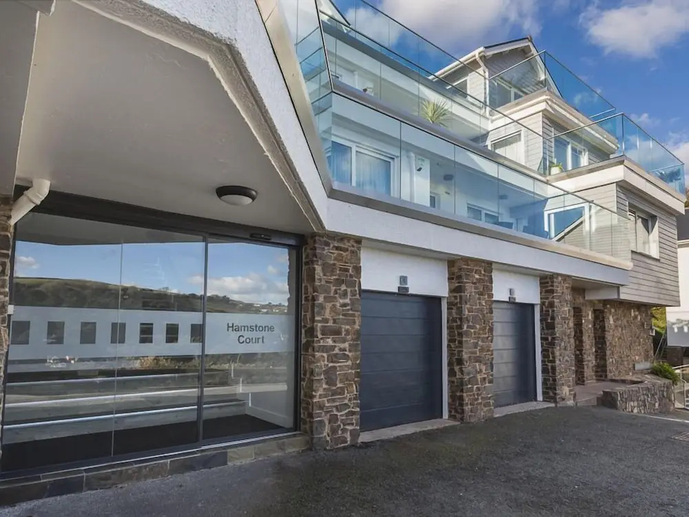 2 Hamstone Court