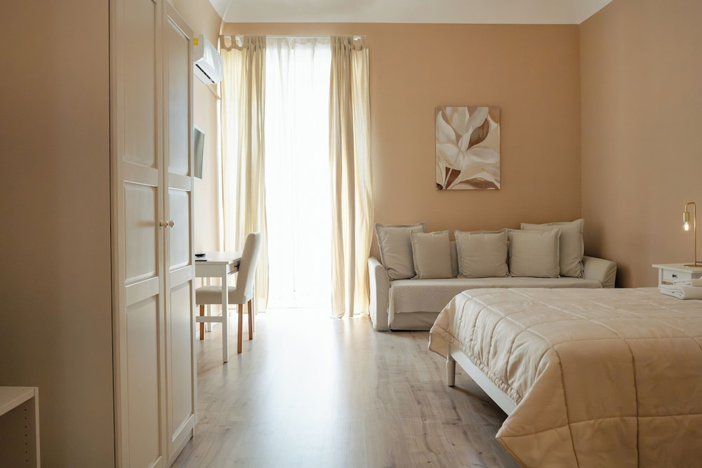 Double Junior Suite with balcony (full double bed)