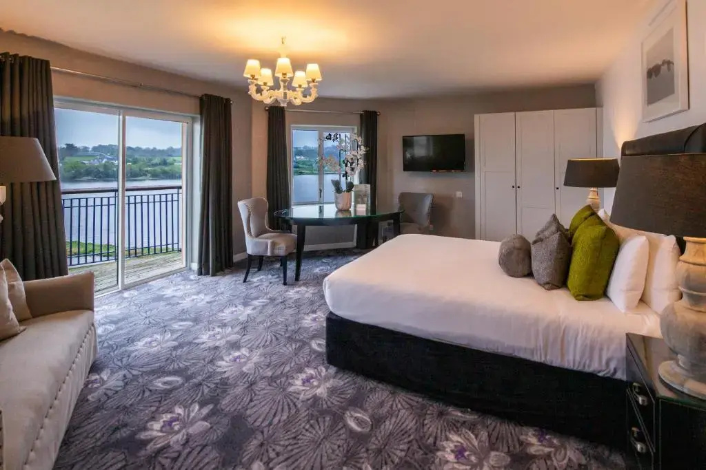 Deluxe Double room (full double bed)