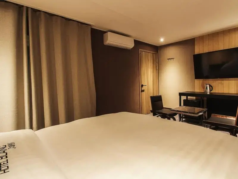 Deluxe Double room with balcony (full double bed)