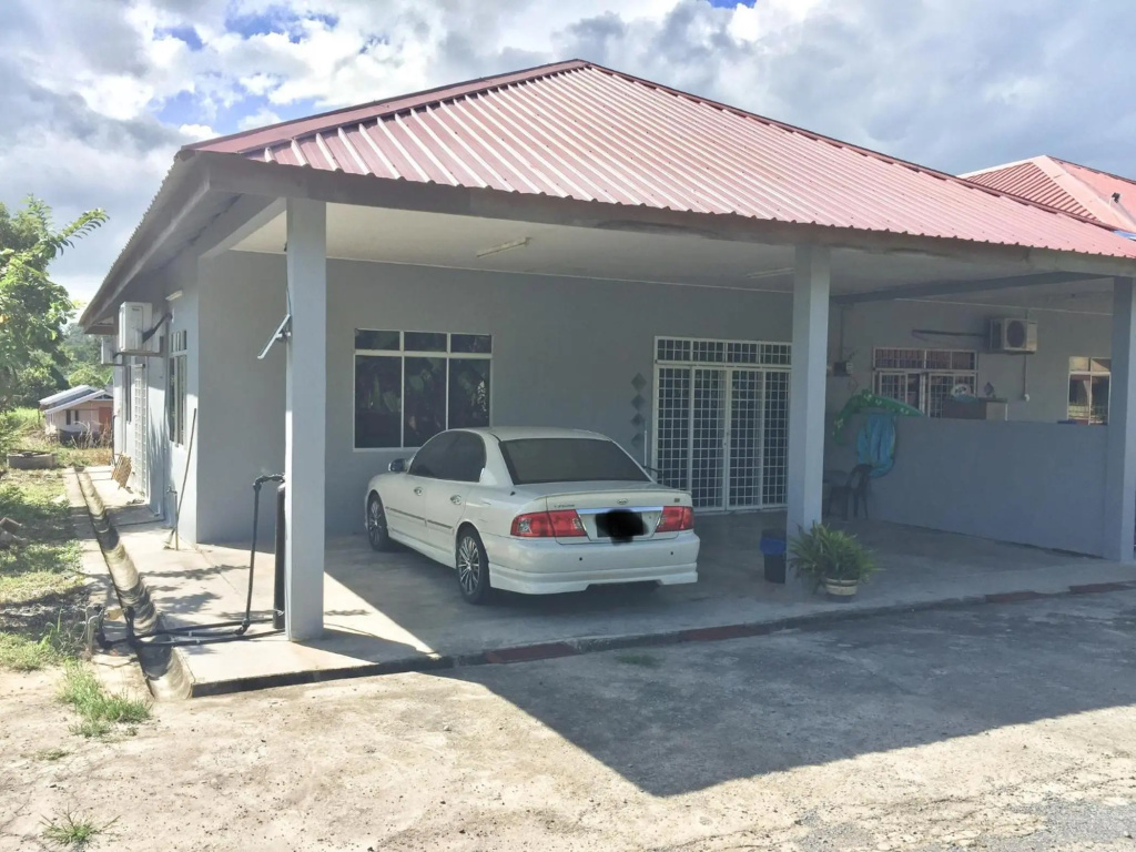 Deena Homestay (Utan Aji)
