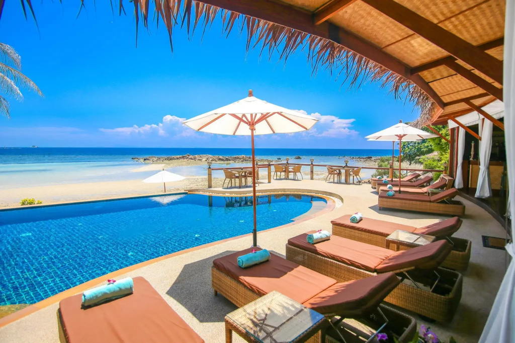Beyond The Blue Horizon Villa Resort