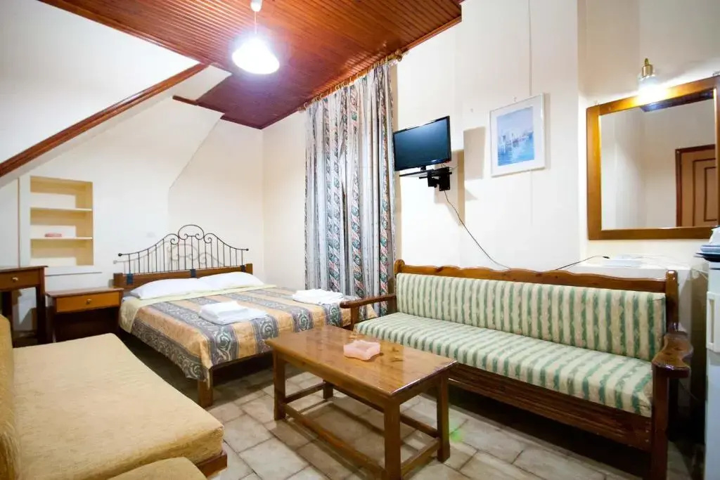 Standard Triple room
