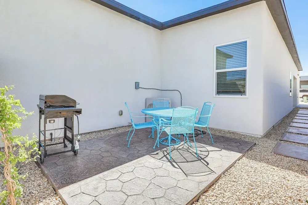 Home w/ Private Patio 10 Mi to Rio Grande!