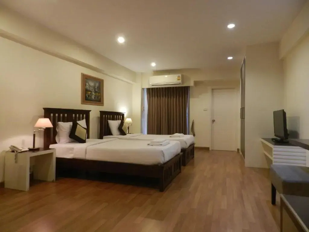 Deluxe Double room (full double bed)
