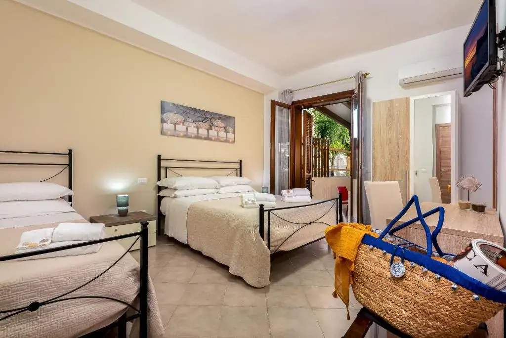 Standard Triple room
