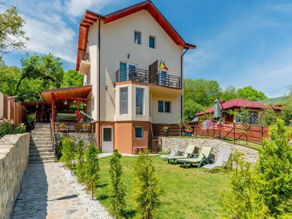 Pensiunile Casuta cu Trandafiri 1