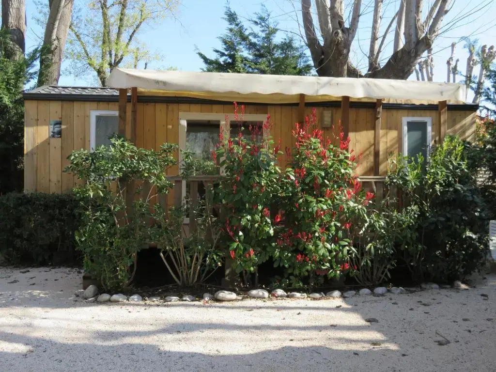 2 Bedrooms Bungalow