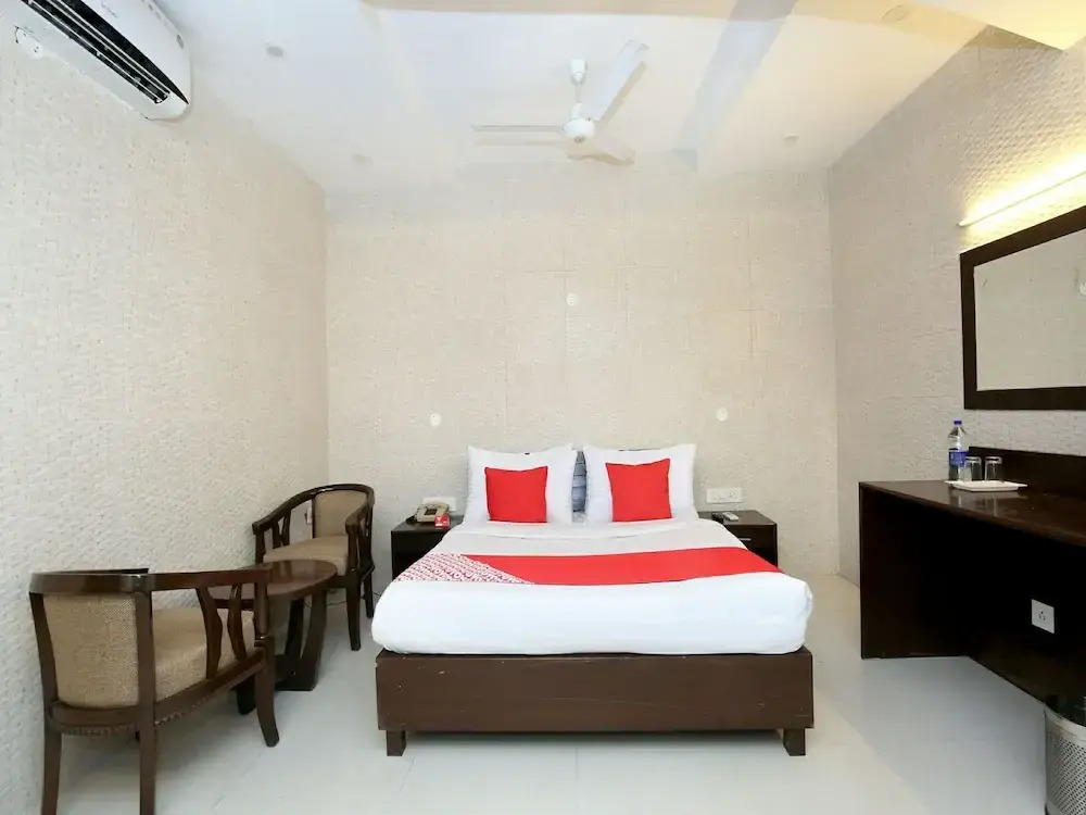 標準雙人房，配有大床