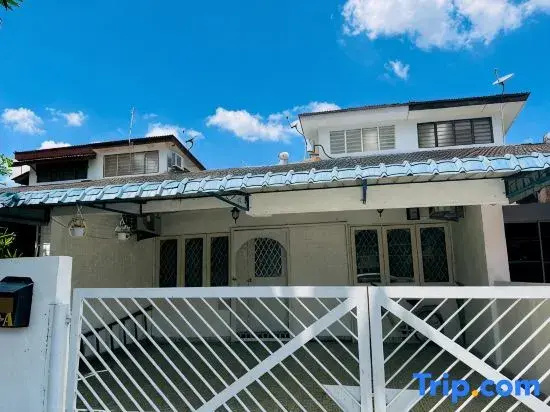 3 bedroom landed beside Jonker Taman Kota Laksamana 150A by Myplace
