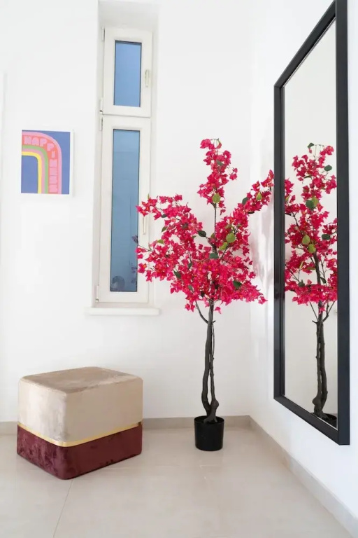 Rochus Stylish Stays