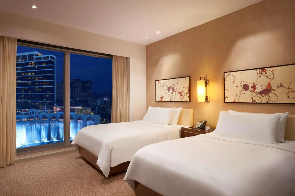 Grand Double Suite with fountain view (twin beds)