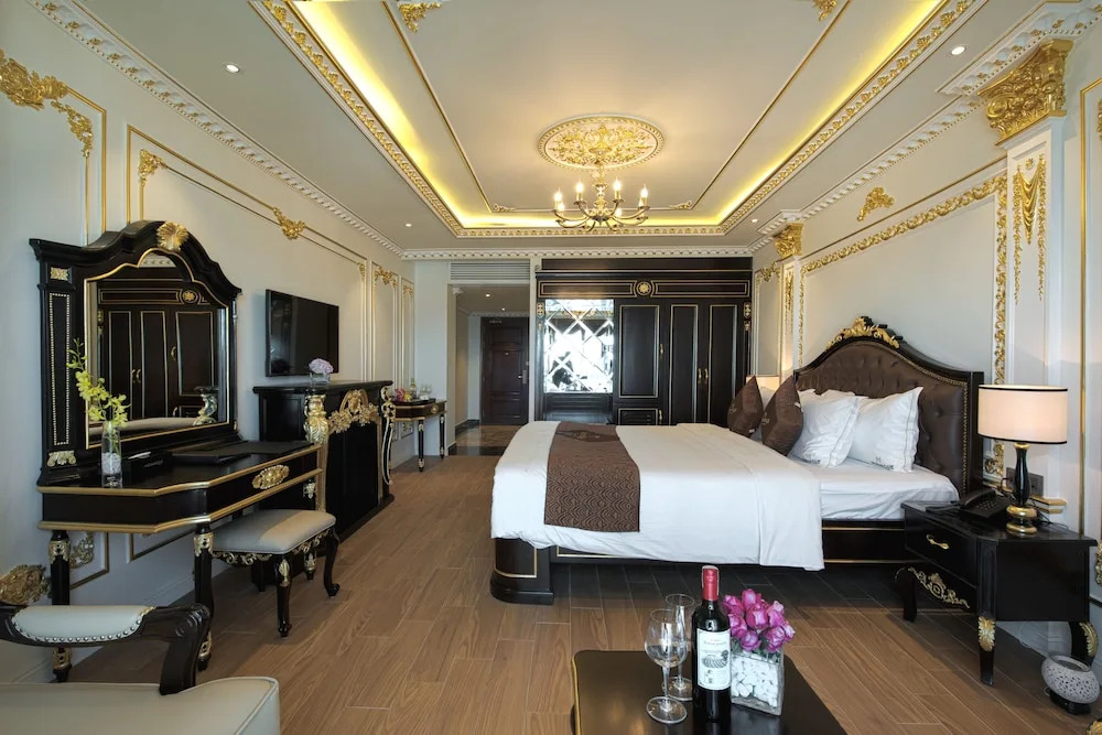 Monarque Hotel Danang