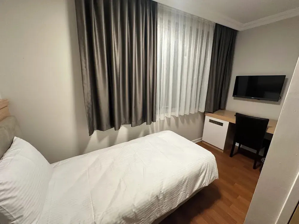 Economy room