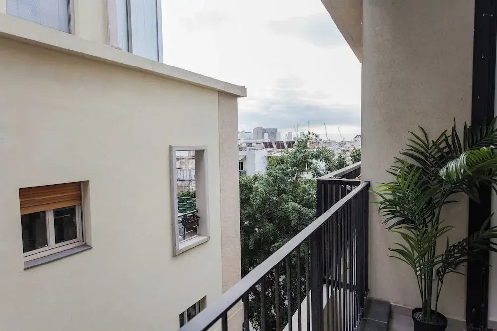 Modern Apartment Walking from the beach