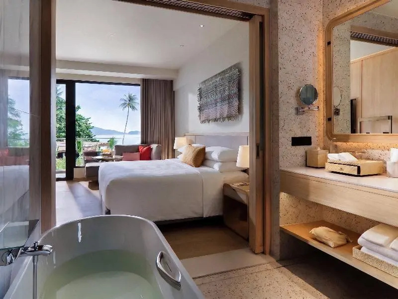 Deluxe Double room with balcony and beachfront (full double bed)
