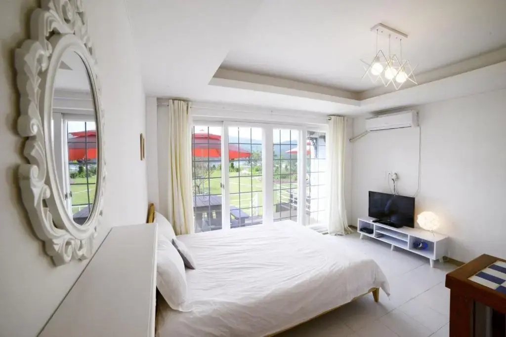 Double Studio (full double bed)