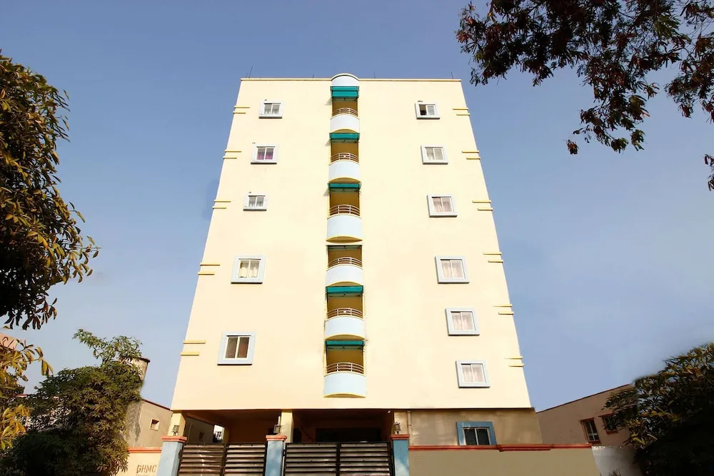 Golden Hive By OYO Rooms