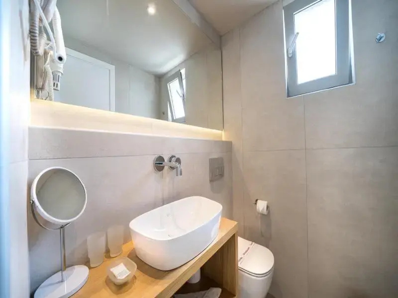 Standard Double room with balcony (full double bed)