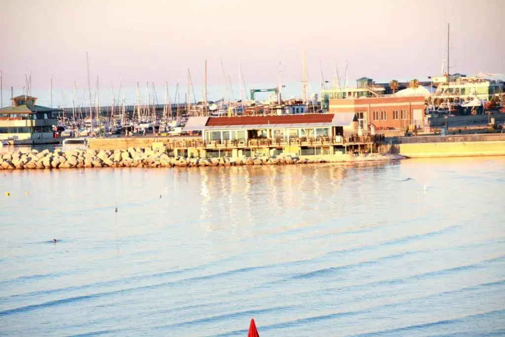 Beach & Waterfront
