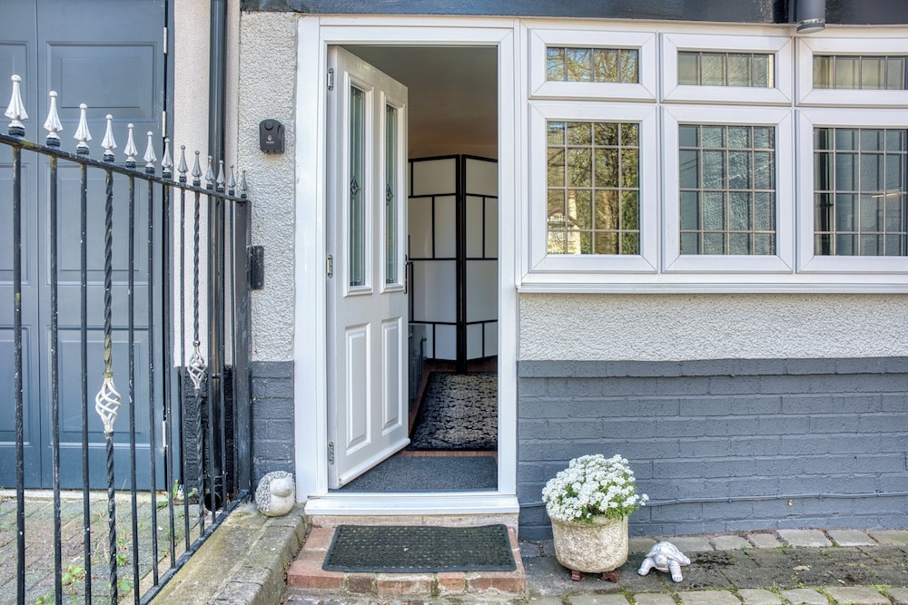 Tranquil Studio - Sleeps 2 & Private Parking