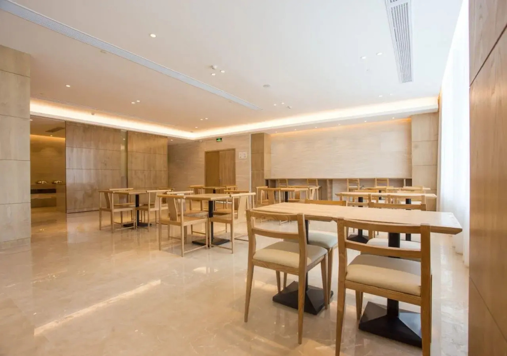 Food & Beverage